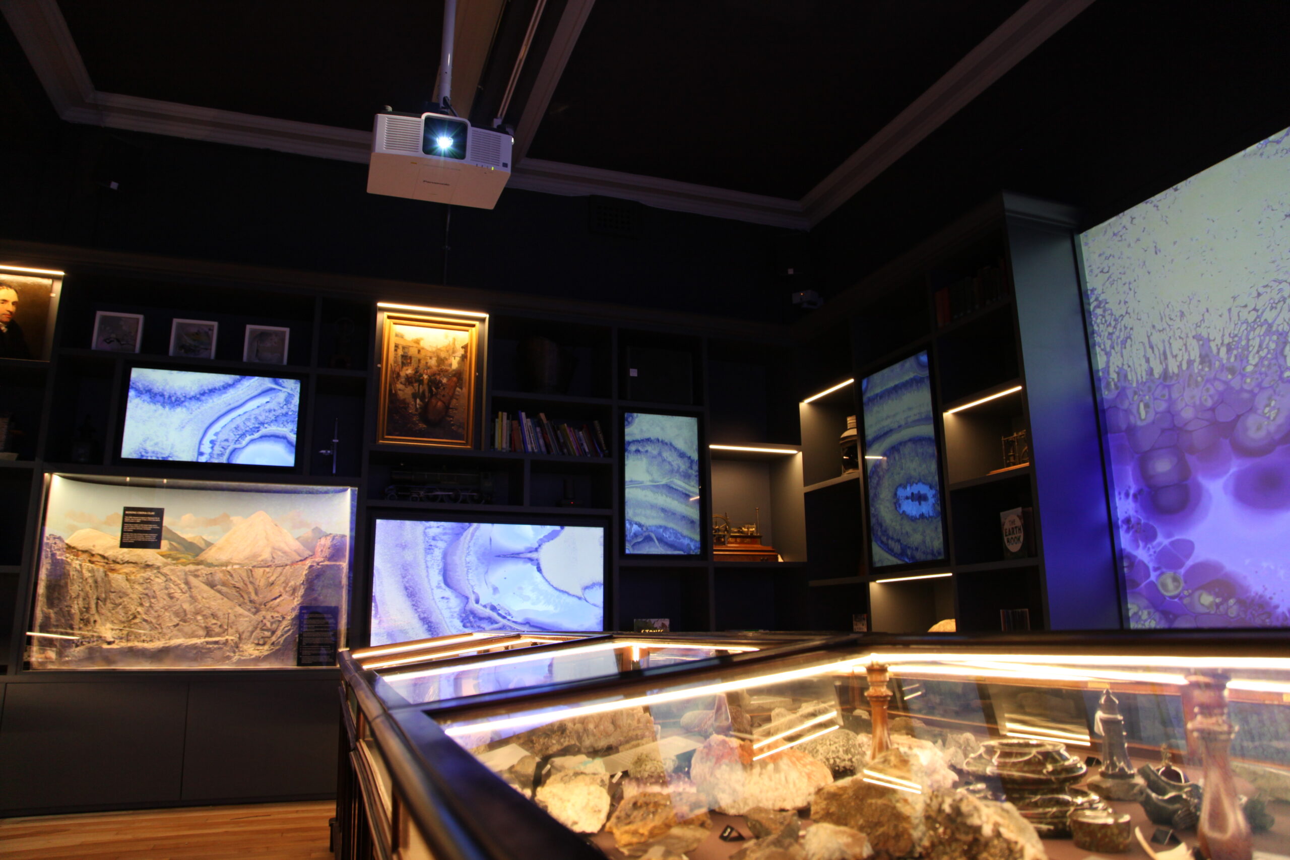 Video playback installation using LG and IIyyama commercial screens